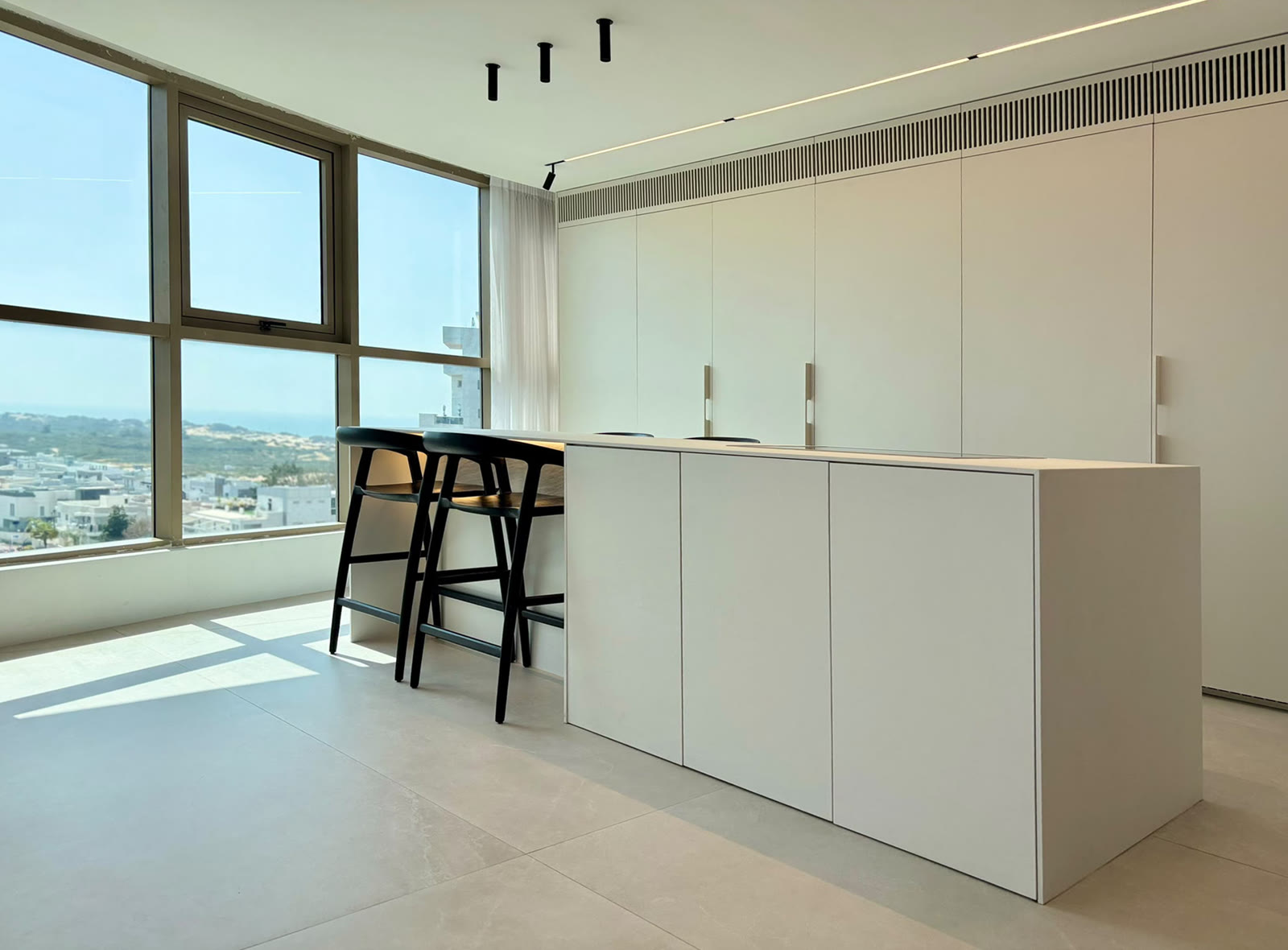Minimalist Apartment in Ashdod — photograph 2