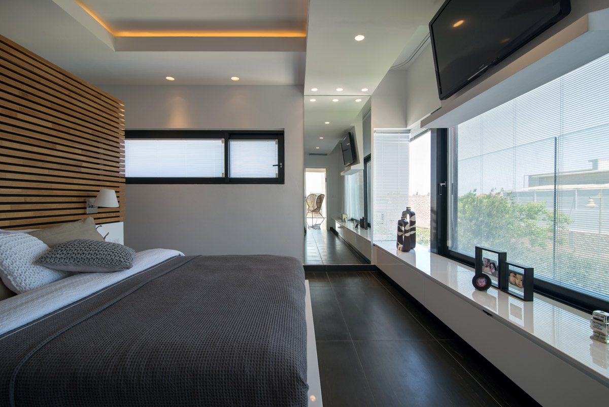 Minimalist House in Bat Hadar — photograph 15