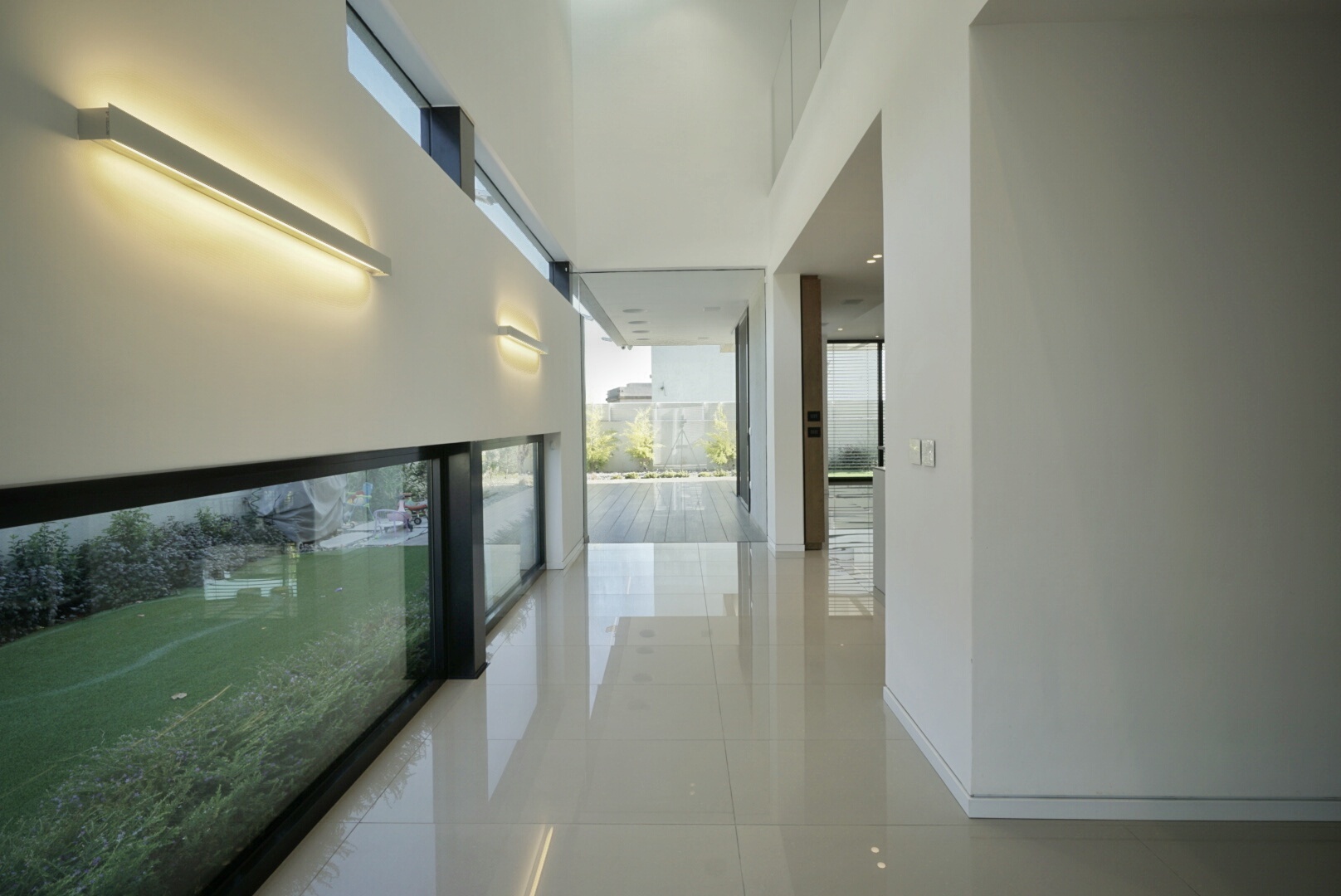 Detached House in Nir Galim — photograph 11