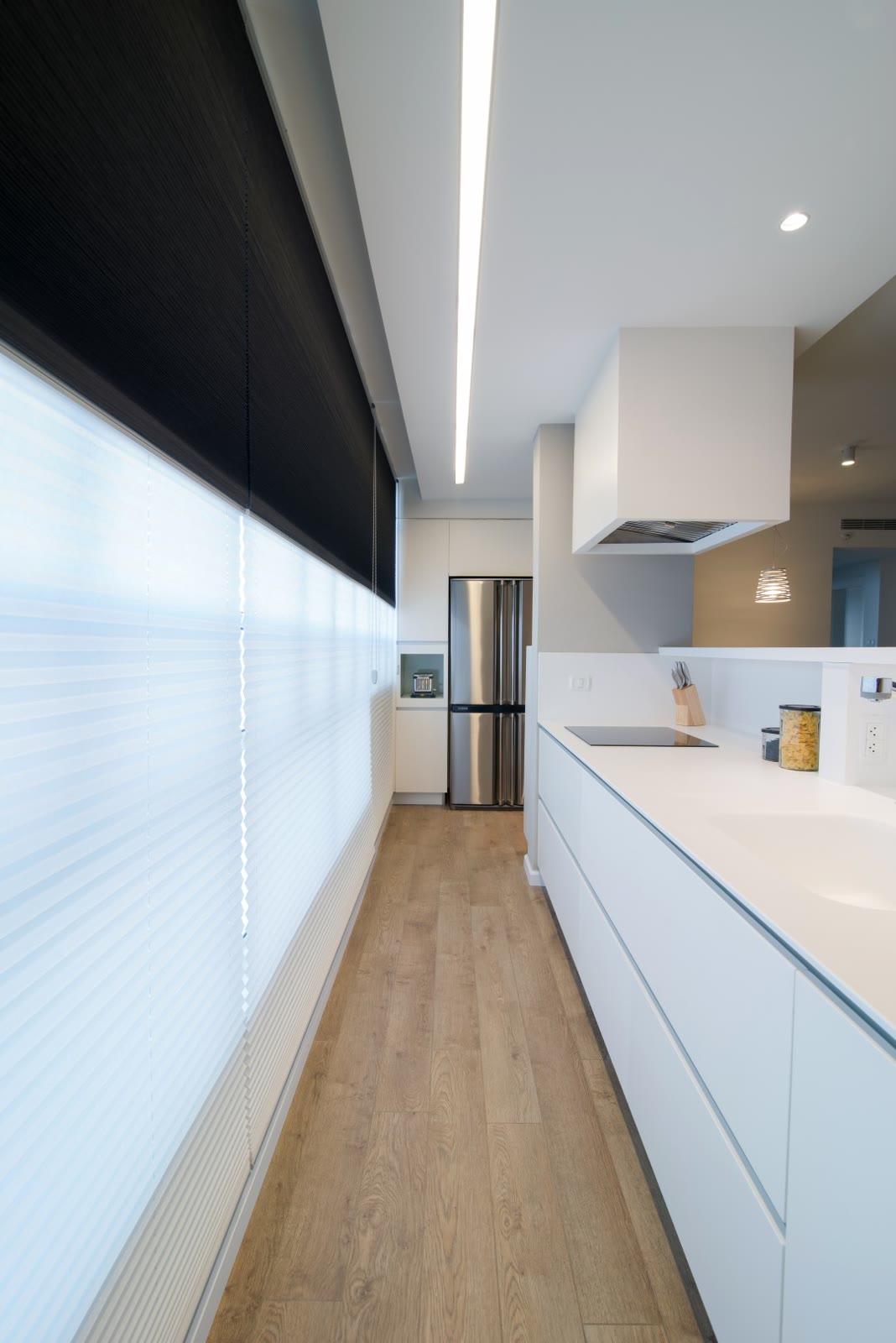Minimalist Bachelor Apartment in Ramat Gan — photograph 5