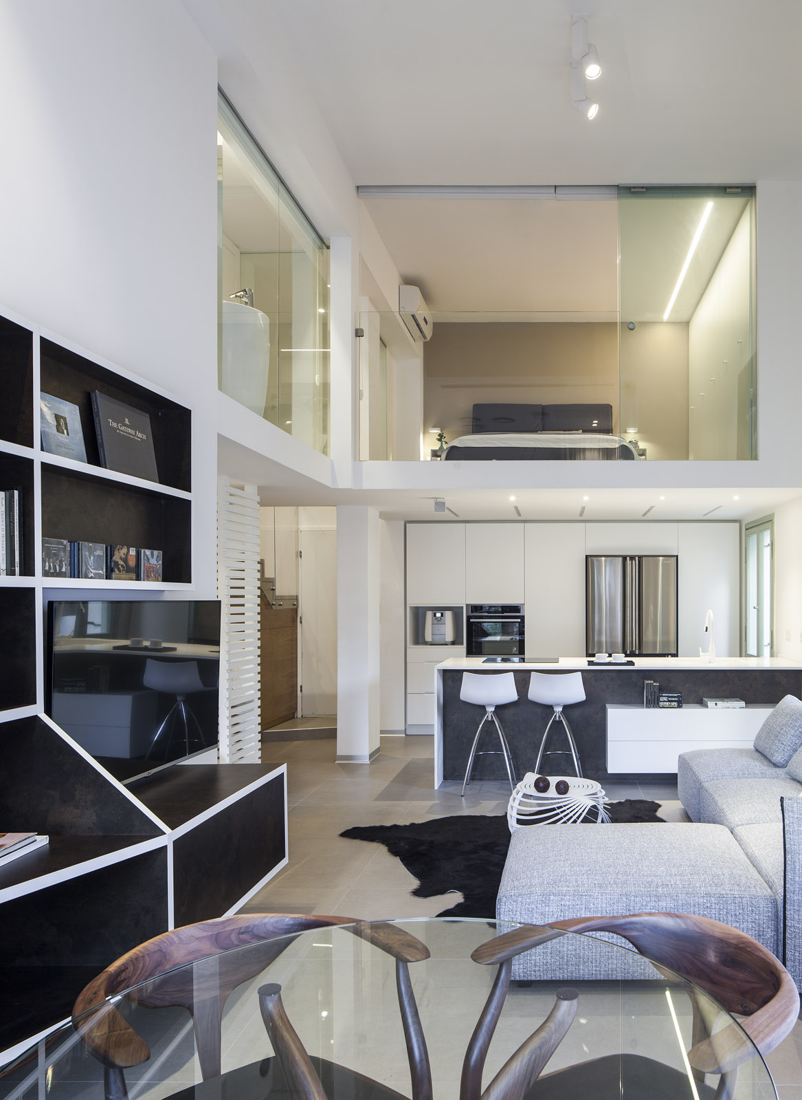 Gallery Apartment on Shenkin Street, Tel Aviv — photograph 3